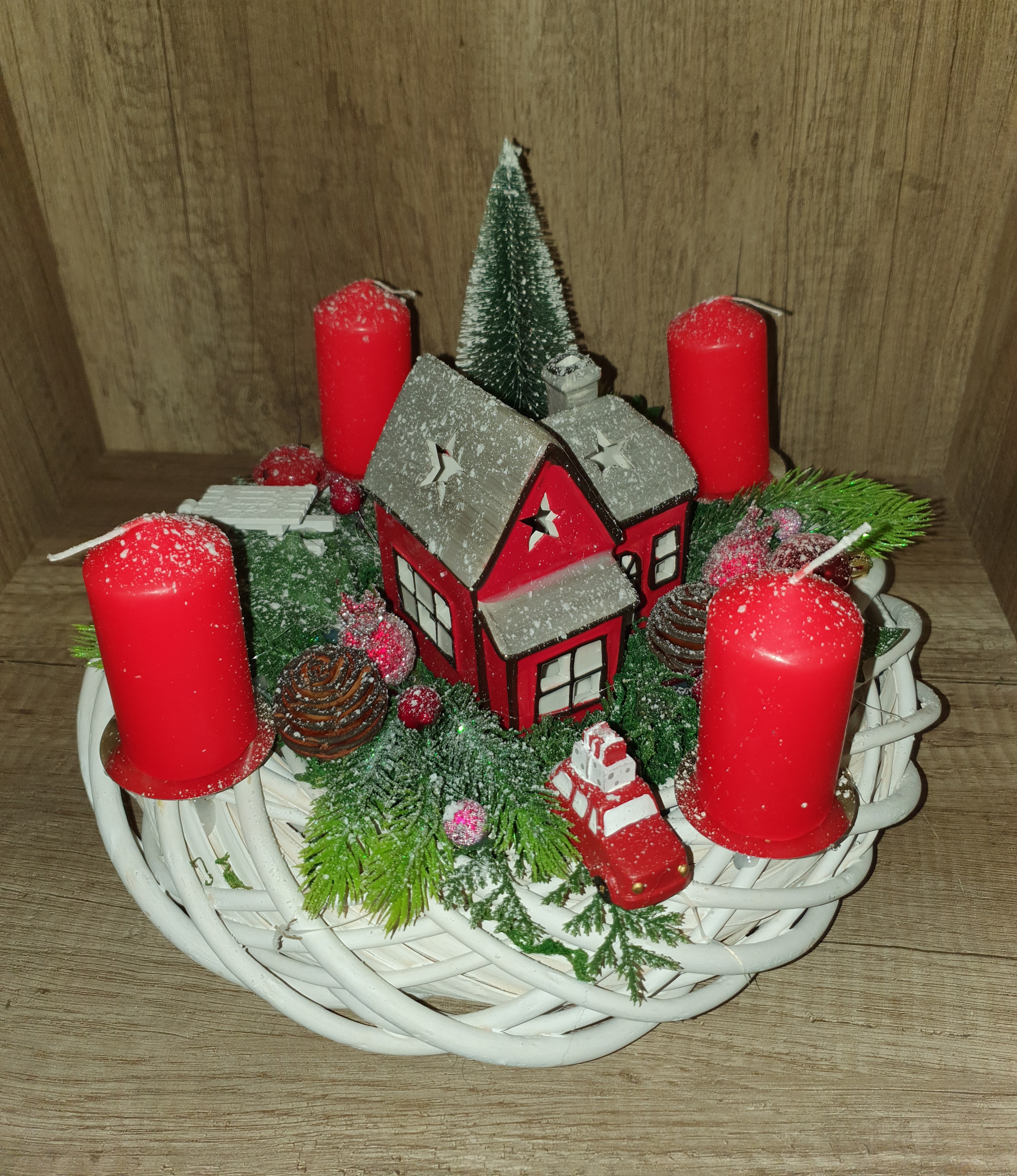 Adventní věnec s domečkem a autíčkem