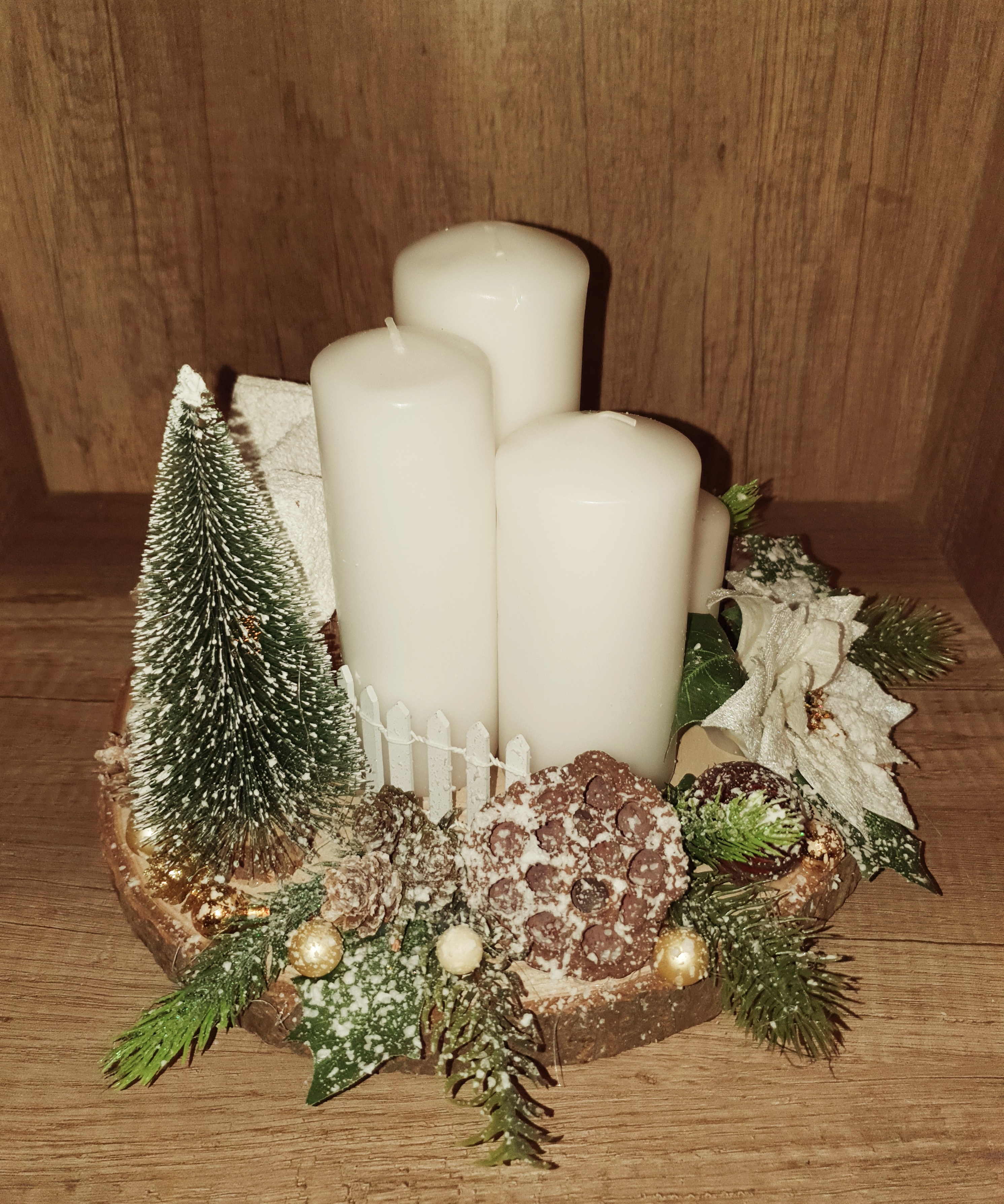 Adventní svícen s domečkem